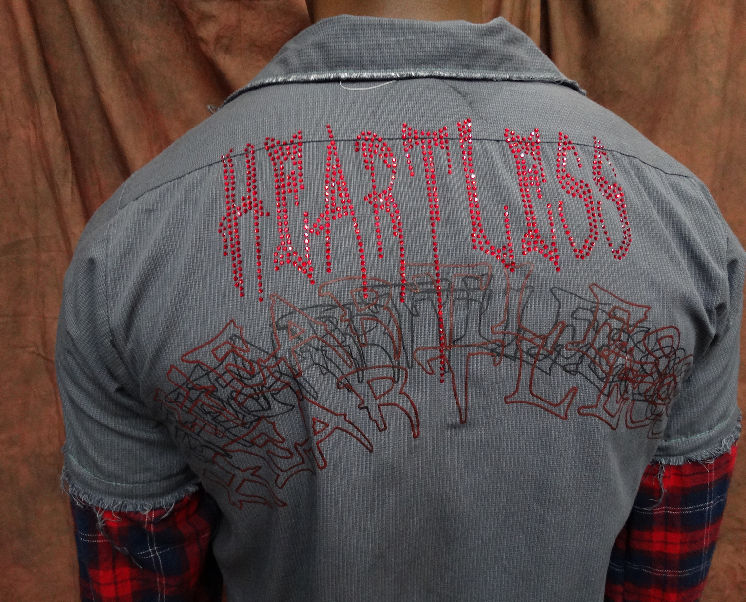 EXTENDED SLEEVE WORK SHIRT WITH HEARTLESS MOTIF